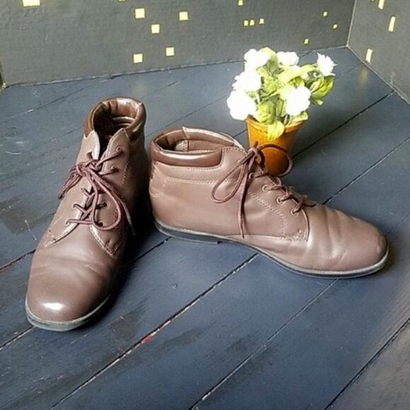 Danelle Brown Shoes  - Picture 1 of 8